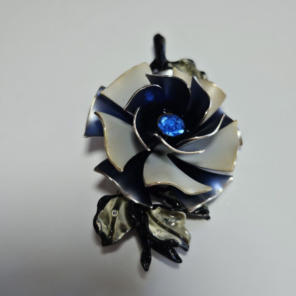 Coro Classic Grey Rose Blue Rhinestone Vintage Pin Brooch - Picture 10 of 10
